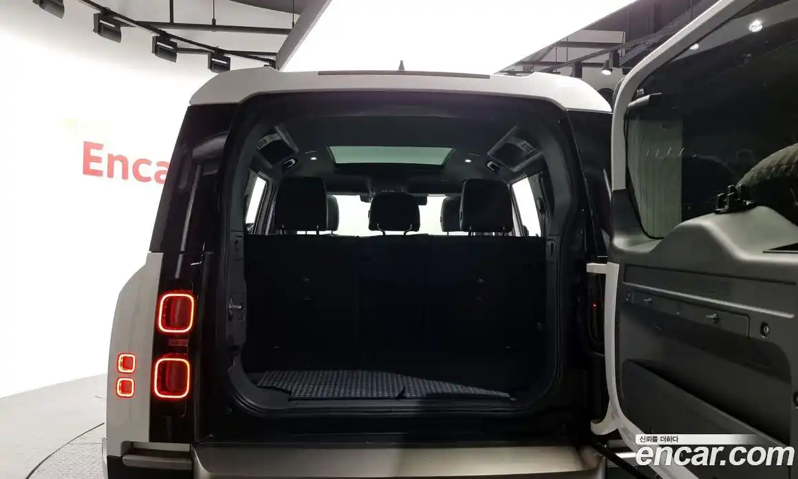 Land Rover Defender 2022 2.0 Автомат в Москве № 166334, фото 1