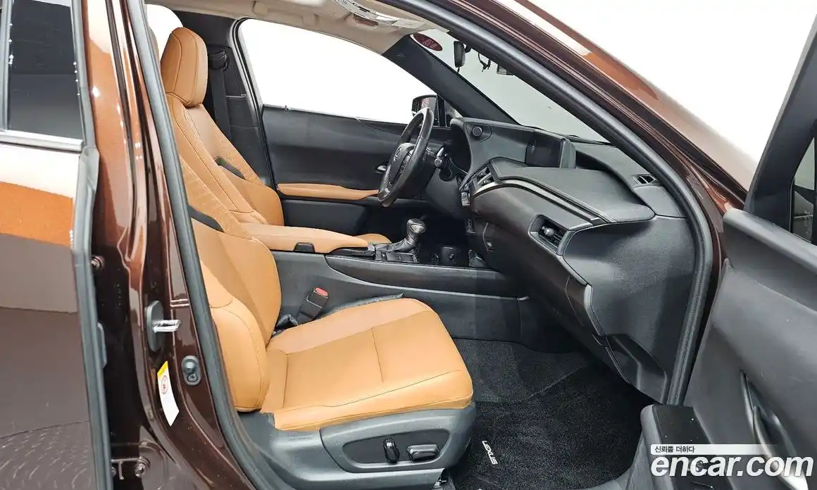 Lexus UX 2019 2.0 Автомат в Москве № 168075, фото 12