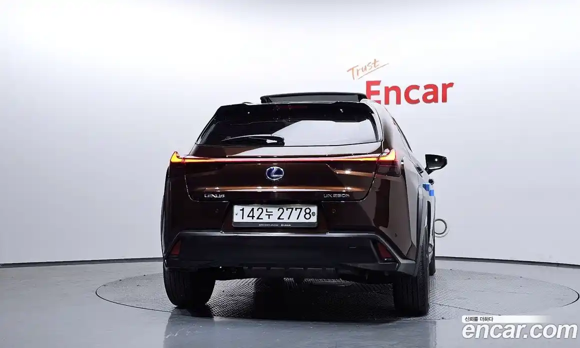 Lexus UX 2019 2.0 Автомат в Москве № 168075, фото 14