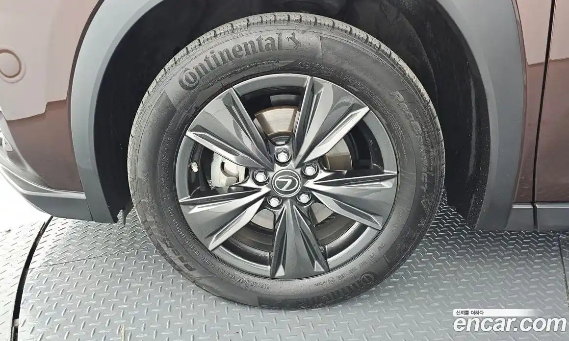 Lexus UX 2019 2.0 Автомат в Москве № 168075, фото 18