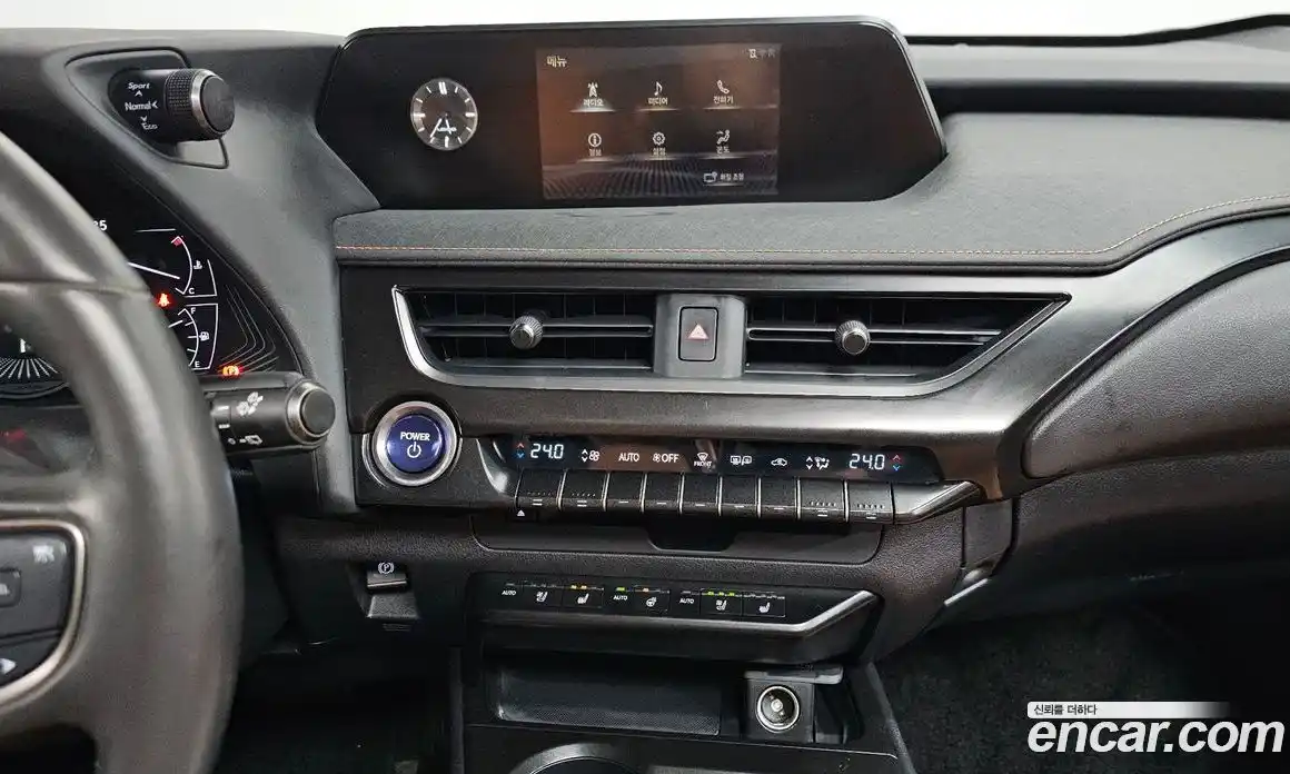 Lexus UX 2019 2.0 Автомат в Москве № 168075, фото 4