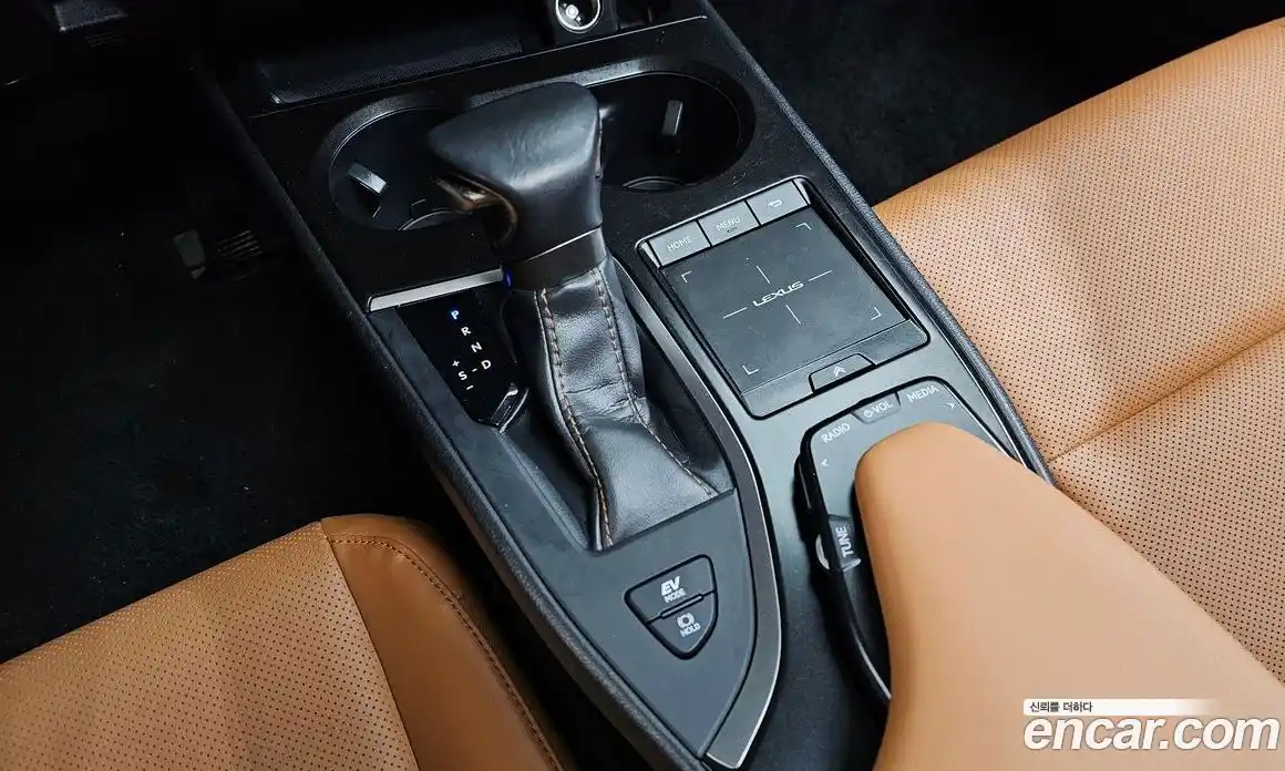 Lexus UX 2019 2.0 Автомат в Москве № 168075, фото 9