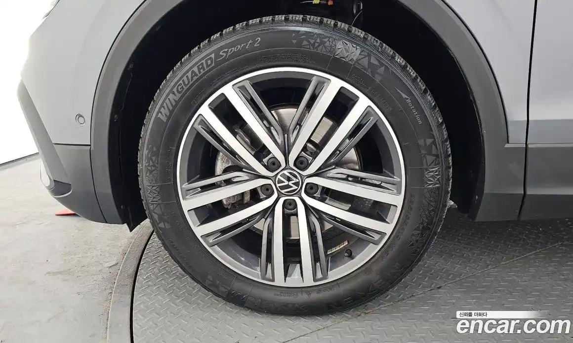 Volkswagen Tiguan 2022 2.0 Автомат в Москве № 168826, фото 11