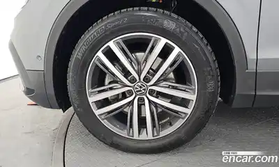 Volkswagen Tiguan 2022 2.0 Автомат в Москве № 168826, миниатюра 11