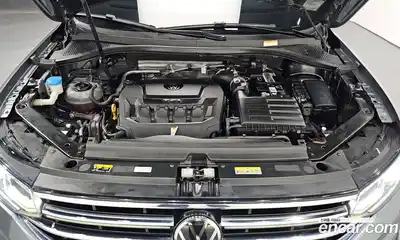 Volkswagen Tiguan 2022 2.0 Автомат в Москве № 168826, миниатюра 3