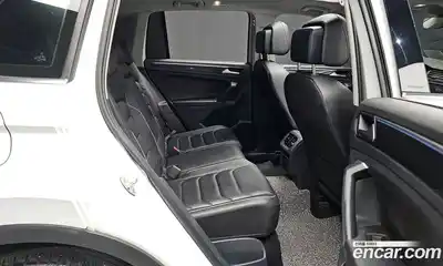 Volkswagen Tiguan 2021 2.0 Автомат в Москве № 169055, миниатюра 4