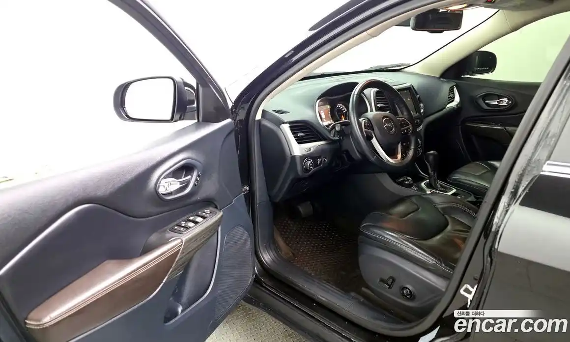 Jeep Cherokee 2016 2.2 Автомат в Москве № 169728, фото 14