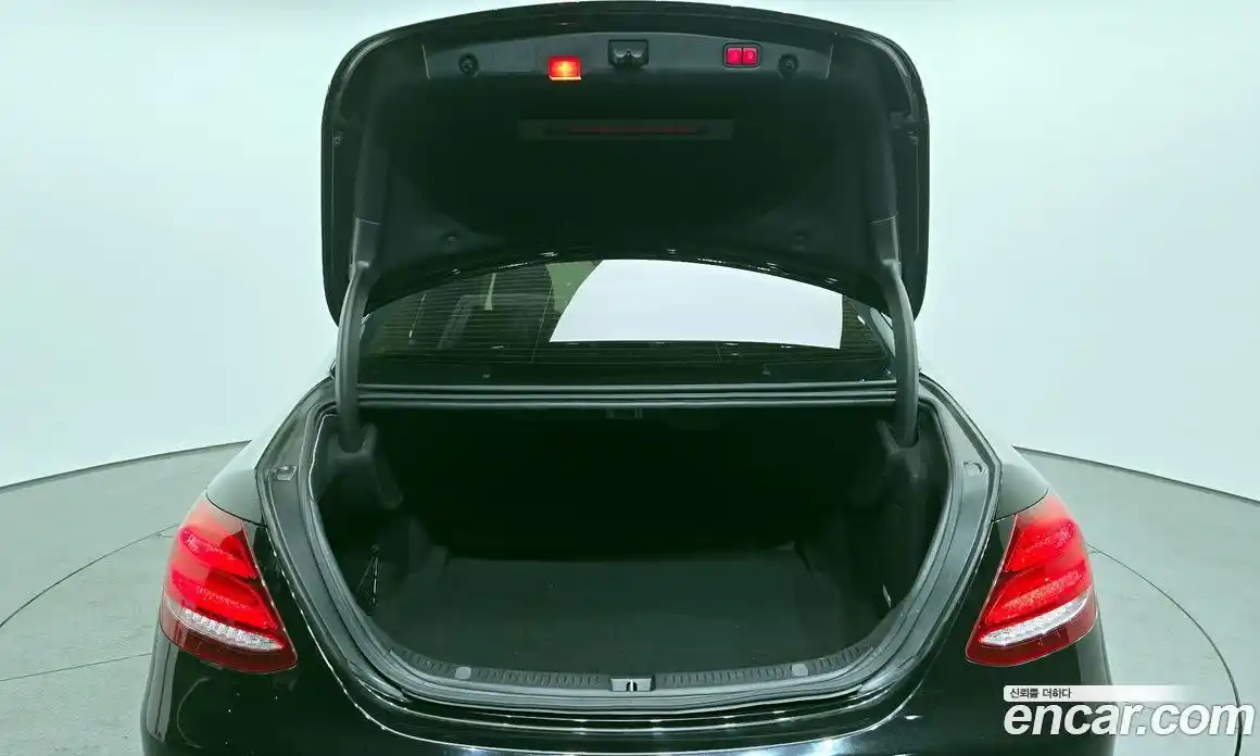 Mercedes-Benz E-Class 2017 1.9 Автомат в Москве № 178113, фото 10