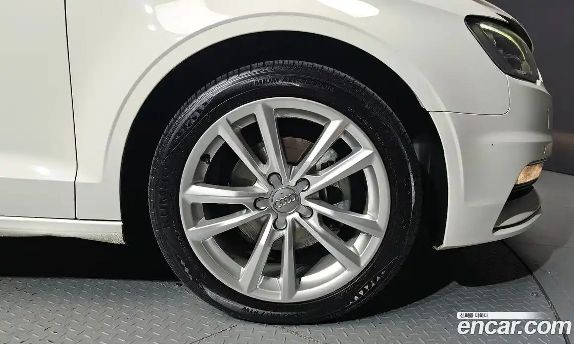 Audi A3 2015 2.0 Автомат в Москве № 192381, фото 9