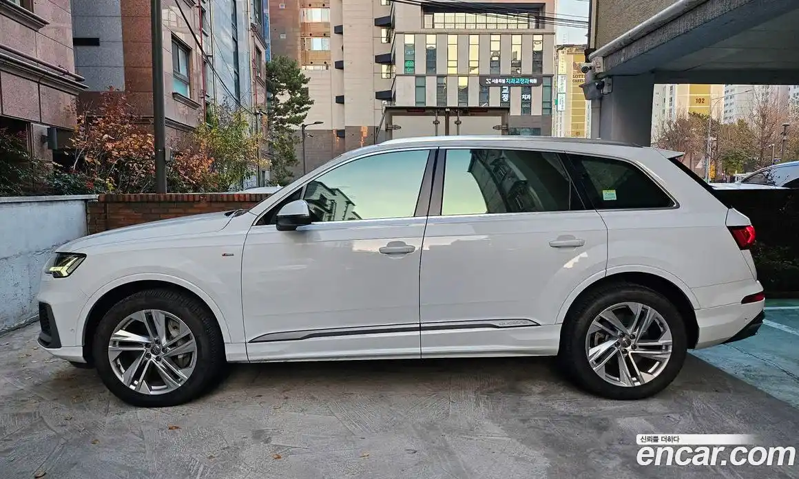 Audi Q7 2021 3.0 Автомат в Москве № 196722, фото 4