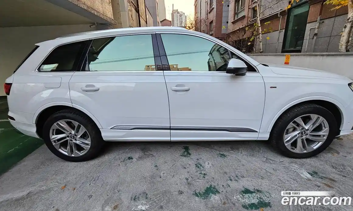 Audi Q7 2021 3.0 Автомат в Москве № 196722, фото 5