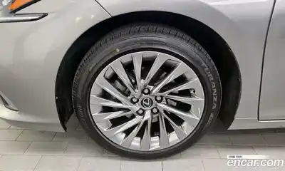 Lexus ES 2024 2.5 Автомат в Москве № 198744, миниатюра 2