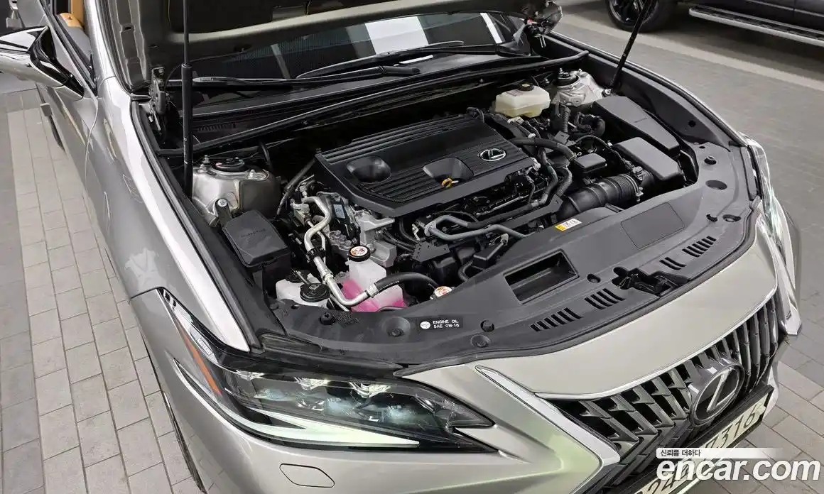 Lexus ES 2024 2.5 Автомат в Москве № 198744, фото 8