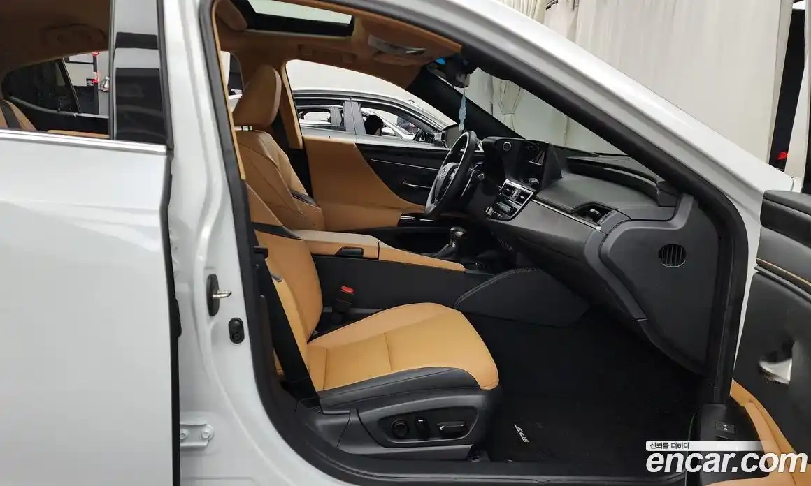 Lexus ES 2024 2.5 Автомат в Москве № 198768, фото 1