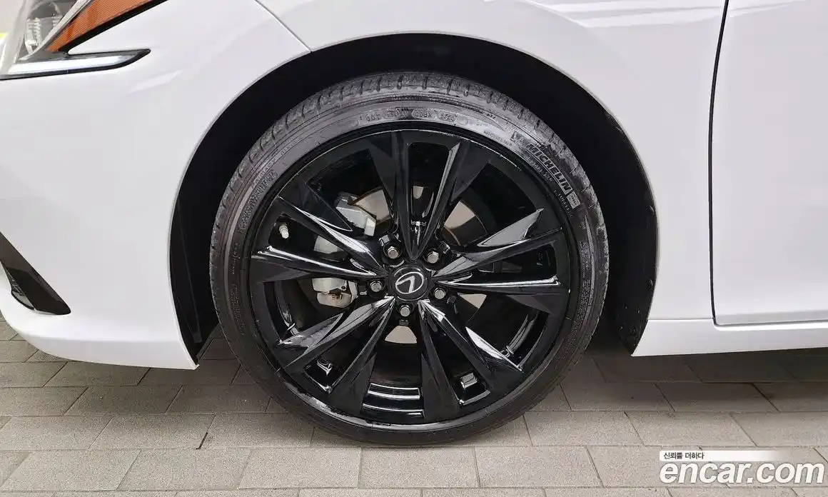 Lexus ES 2024 2.5 Автомат в Москве № 198768, фото 14