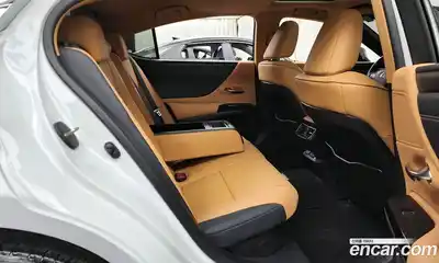 Lexus ES 2024 2.5 Автомат в Москве № 198768, миниатюра 4