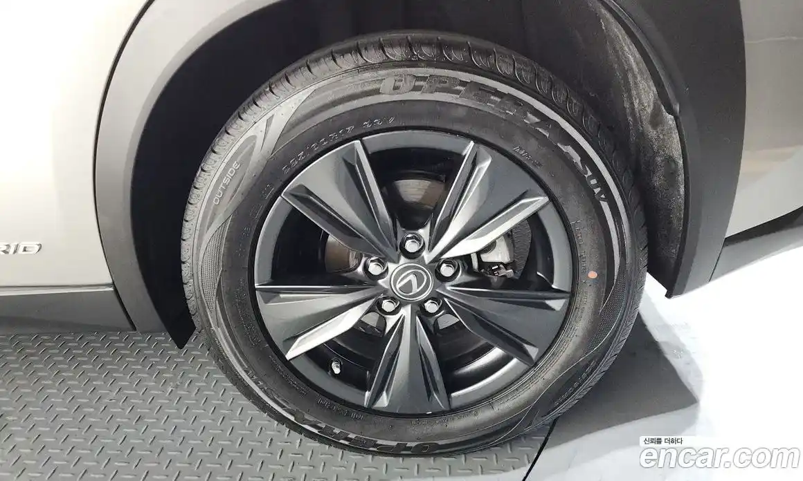 Lexus UX 2021 2.0 Автомат в Москве № 198905, фото 13