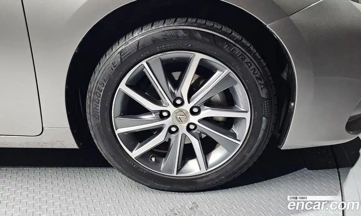 Lexus ES 2017 2.5 Автомат в Москве № 198909, фото 20