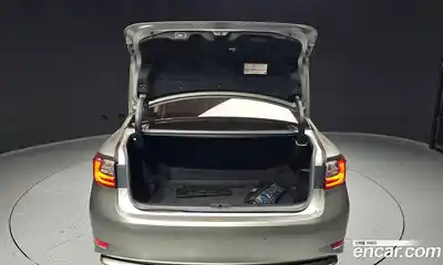 Lexus ES 2017 2.5 Автомат в Москве № 198909, миниатюра 2