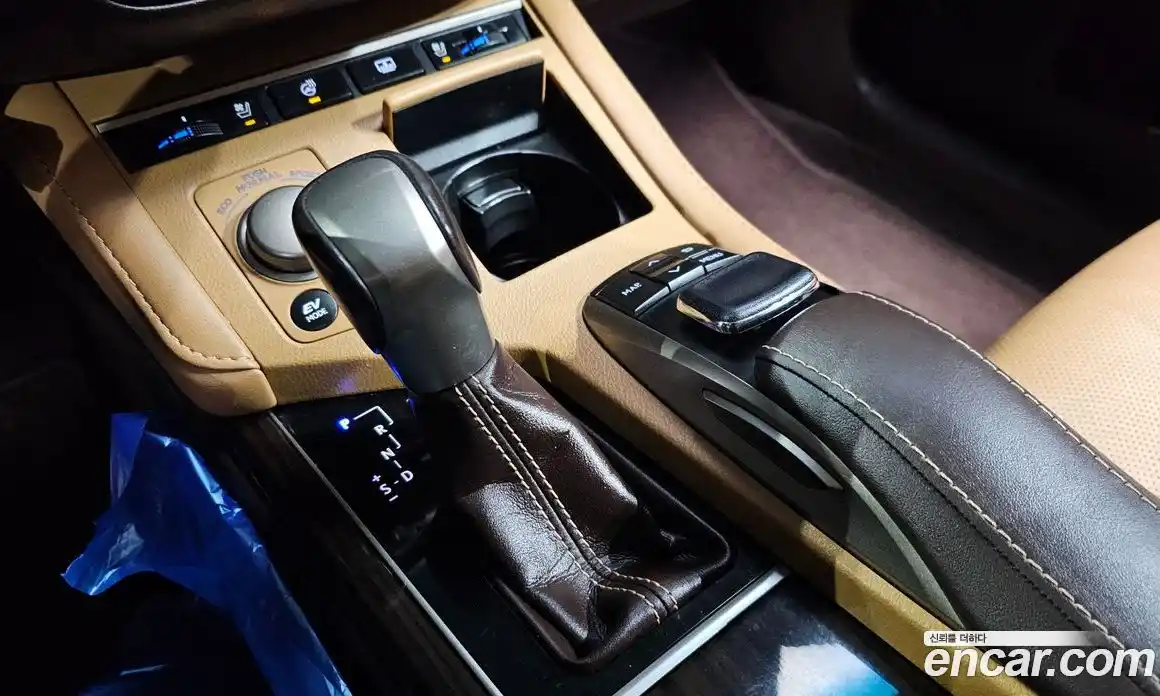 Lexus ES 2017 2.5 Автомат в Москве № 198909, фото 7