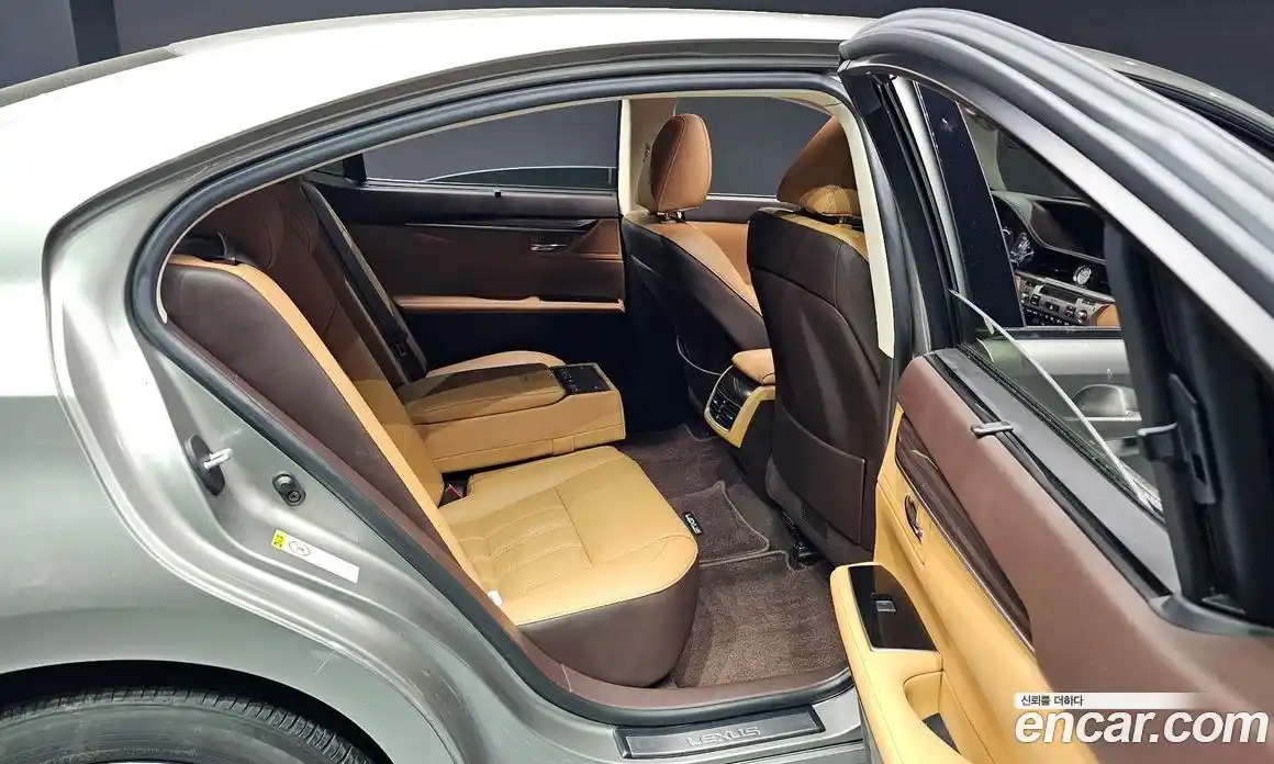 Lexus ES 2017 2.5 Автомат в Москве № 198909, фото 8