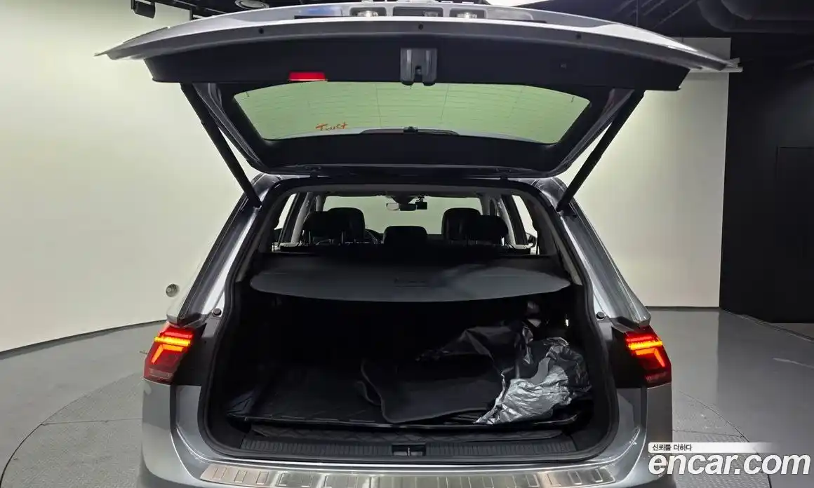 Volkswagen Tiguan 2023 2.0 Автомат в Москве № 199007, фото 9