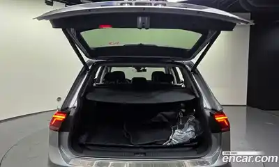 Volkswagen Tiguan 2023 2.0 Автомат в Москве № 199007, миниатюра 9