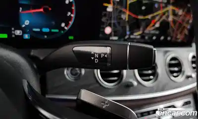 Mercedes-Benz E-Class 2023 2.0 Автомат в Москве № 203269, миниатюра 2