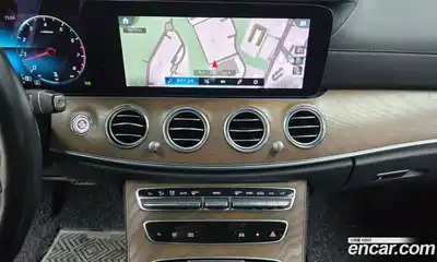 Mercedes-Benz E-Class 2021 2.0 Автомат в Москве № 209242, миниатюра 3