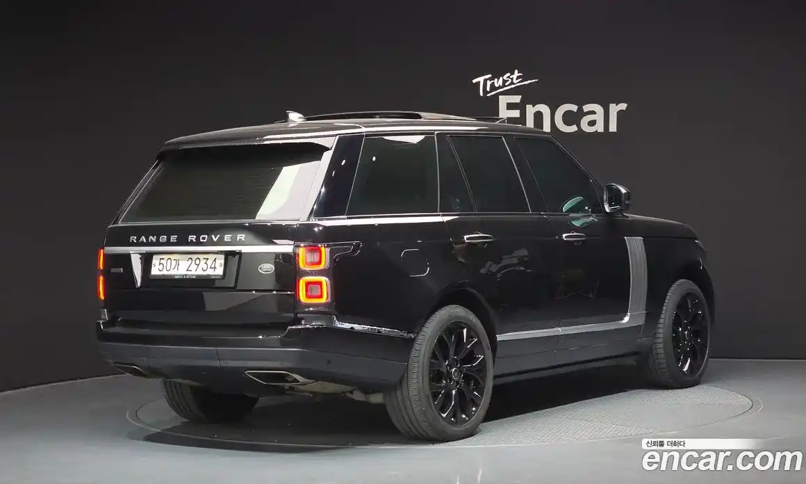 Land Rover Range-Rover 2018 4.4 Автомат в Москве № 213347, фото 16