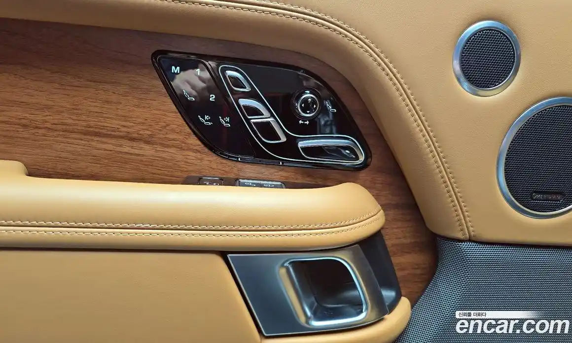 Land Rover Range-Rover 2018 4.4 Автомат в Москве № 213499, фото 17