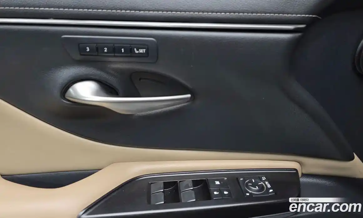 Lexus ES 2019 2.5 Автомат в Москве № 214680, фото 3