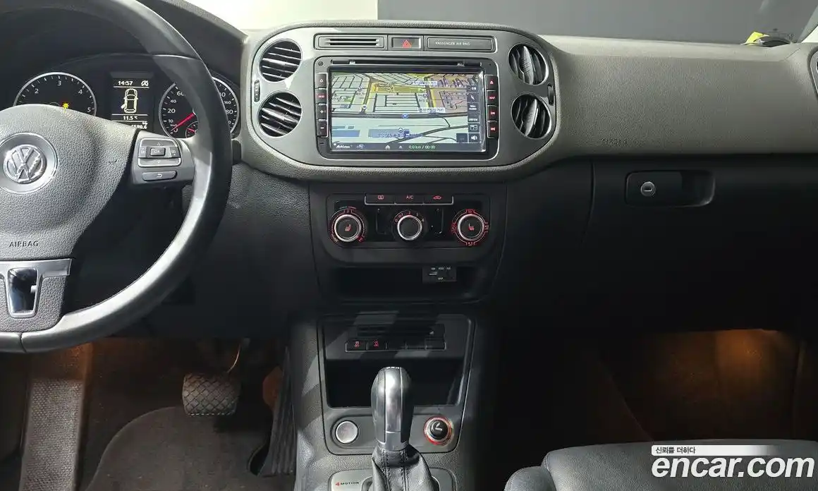 Volkswagen Tiguan 2015 2.0 Автомат в Москве № 215192, фото 18