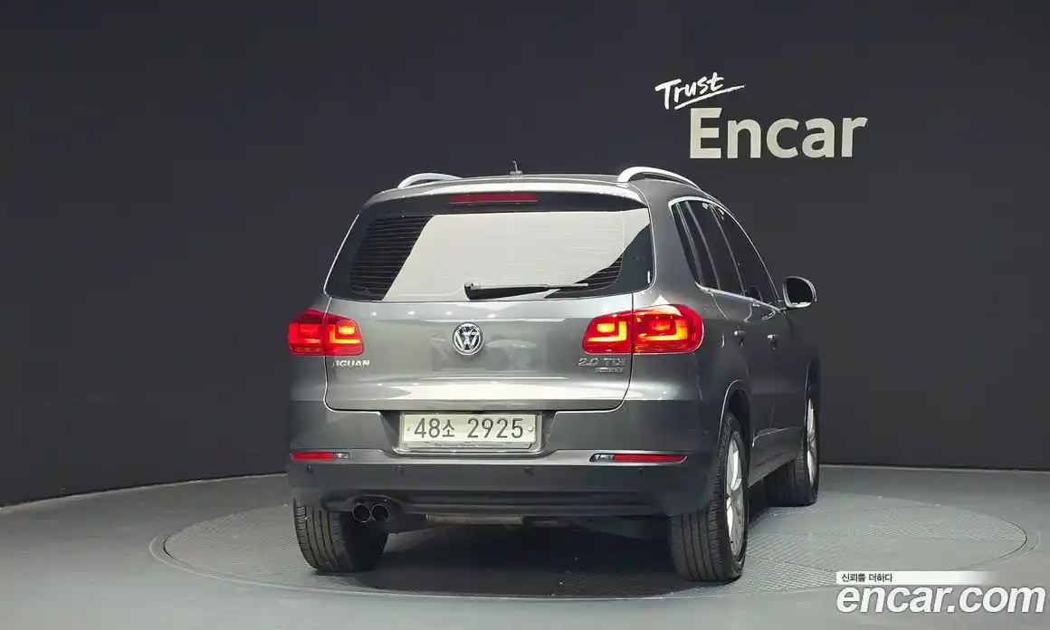 Volkswagen Tiguan 2015 2.0 Автомат в Москве № 215192, фото 3