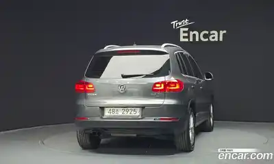 Volkswagen Tiguan 2015 2.0 Автомат в Москве № 215192, миниатюра 3