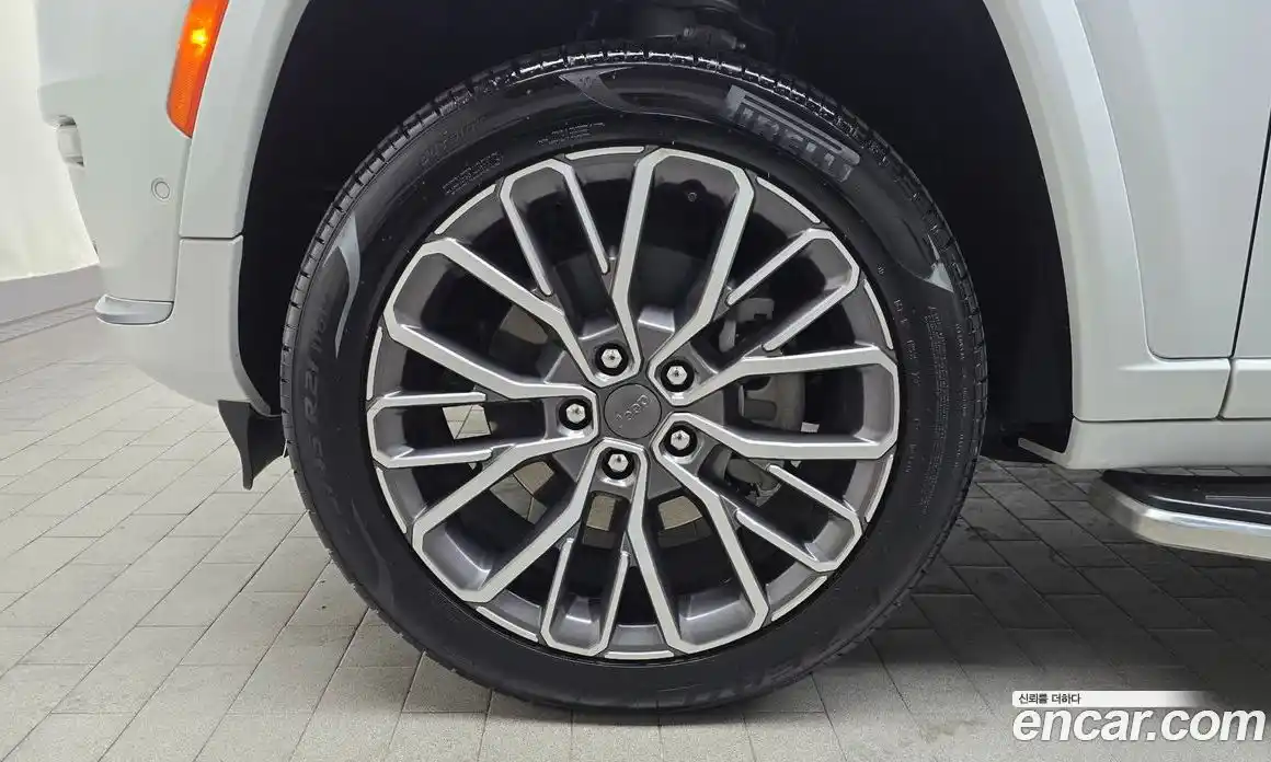 Jeep Cherokee 2023 3.6 Автомат в Москве № 215449, фото 4