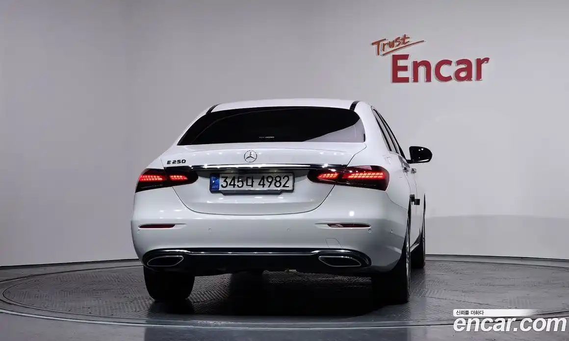 Mercedes-Benz E-Class 2021 2.0 Автомат в Москве № 224472, фото 12