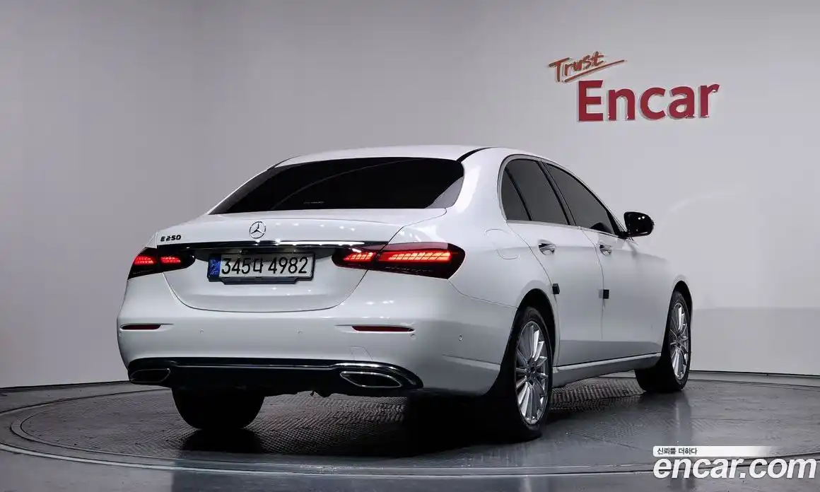 Mercedes-Benz E-Class 2021 2.0 Автомат в Москве № 224472, фото 9