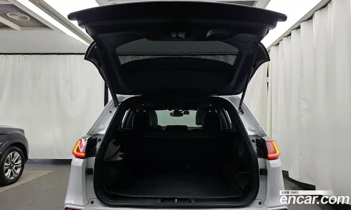 Jeep Cherokee 2021 2.4 Автомат в Москве № 232420, фото 11