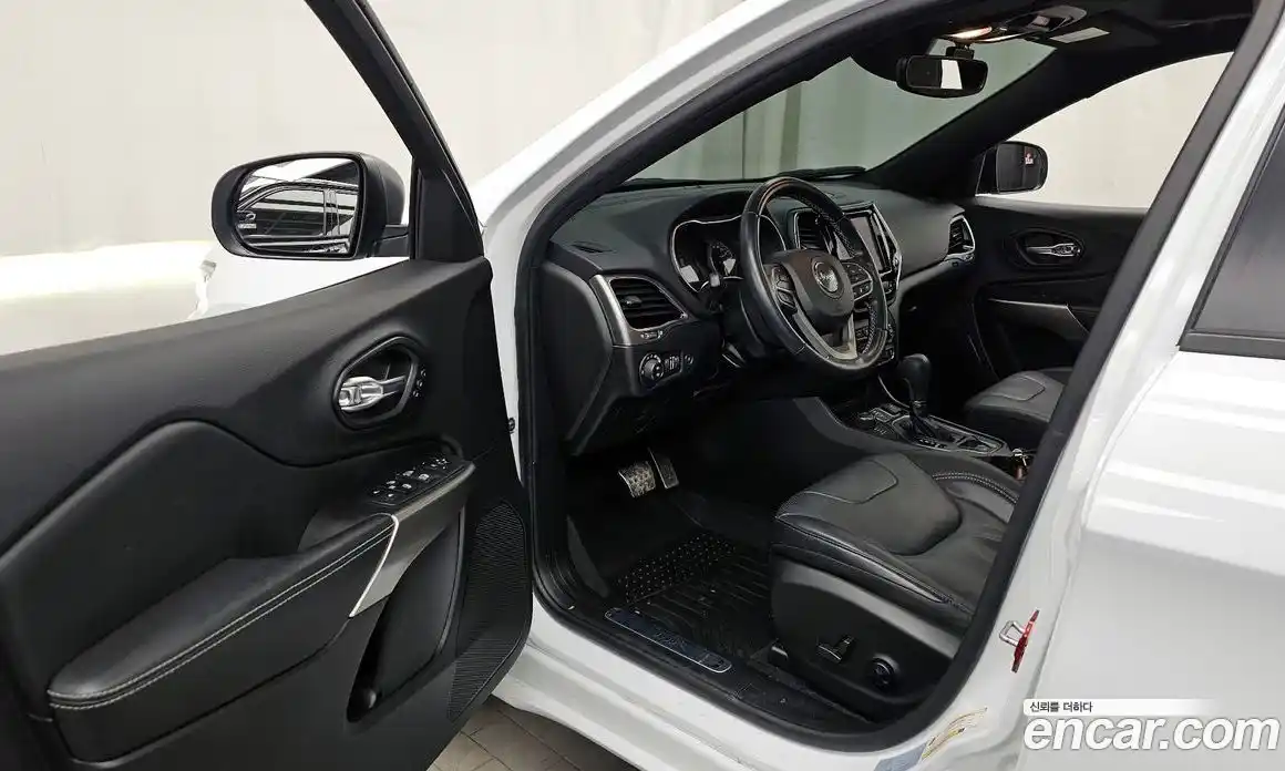 Jeep Cherokee 2021 2.4 Автомат в Москве № 232420, фото 14