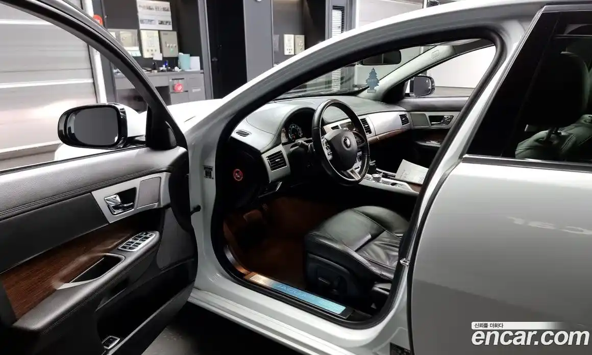 Jaguar XF 2014 2.0 Автомат в Москве № 238098, фото 16