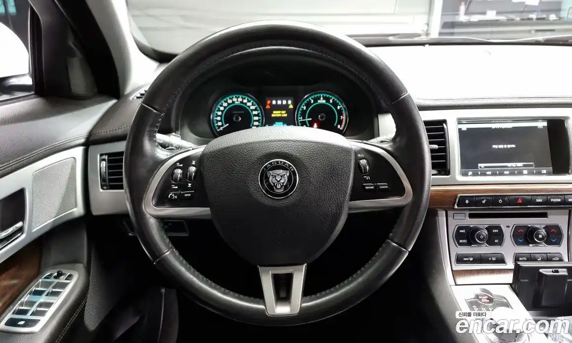 Jaguar XF 2014 2.0 Автомат в Москве № 238098, фото 17