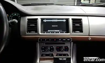 Jaguar XF 2014 2.0 Автомат в Москве № 238098, миниатюра 10