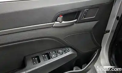 Hyundai Avante 2018 1.6 Автомат в Москве № 283180, миниатюра 4