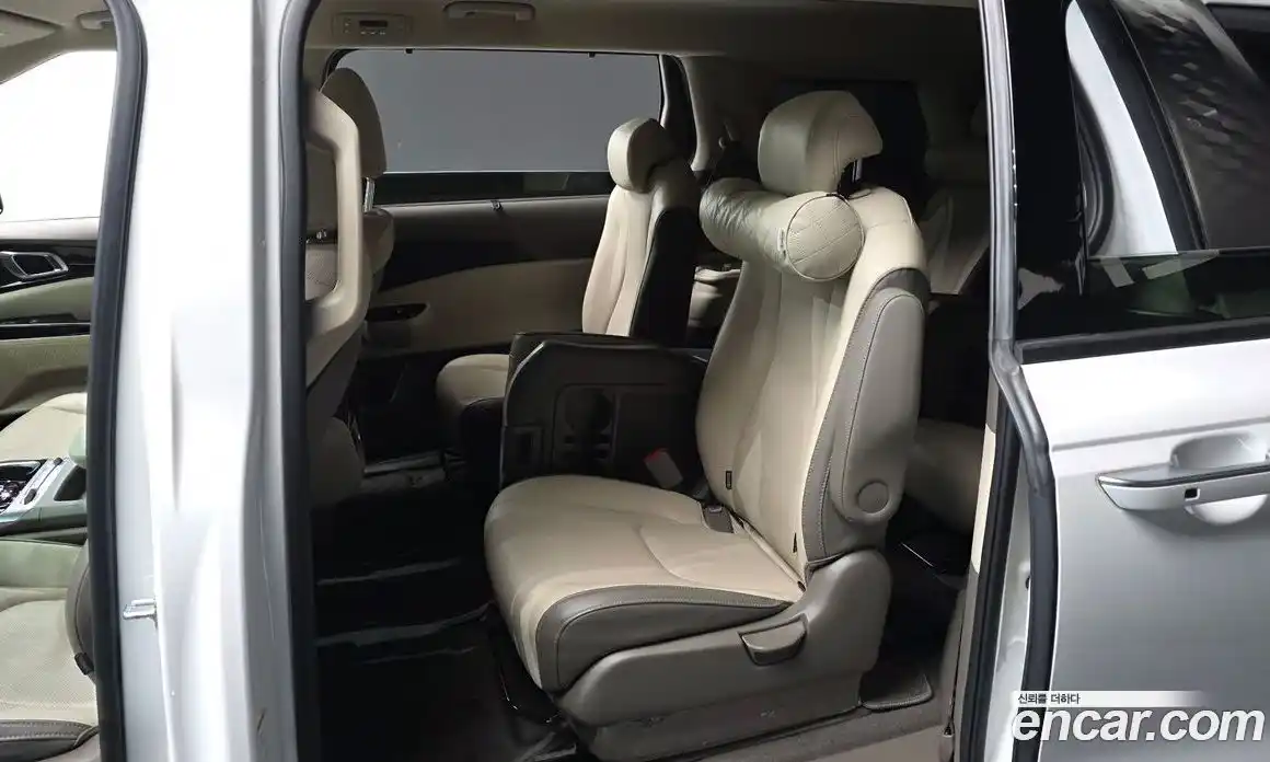 Kia Canival 2023 3.5 Автомат в Москве № 285942, фото 15