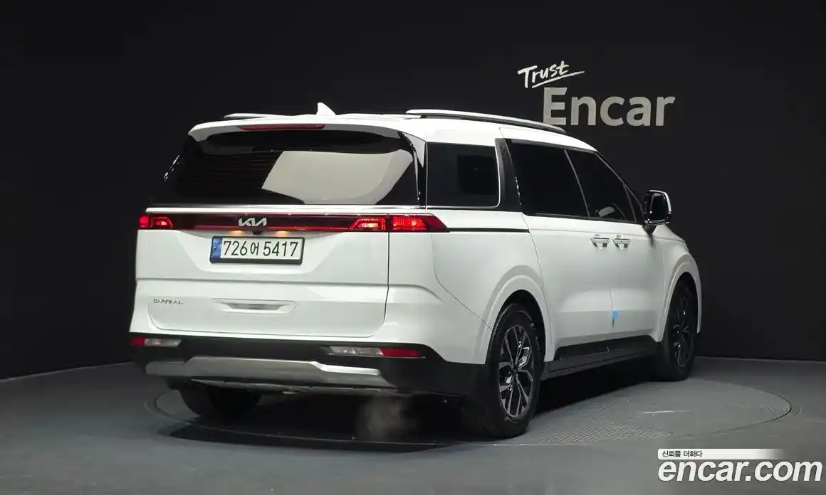 Kia Canival 2023 3.5 Автомат в Москве № 285942, фото 3