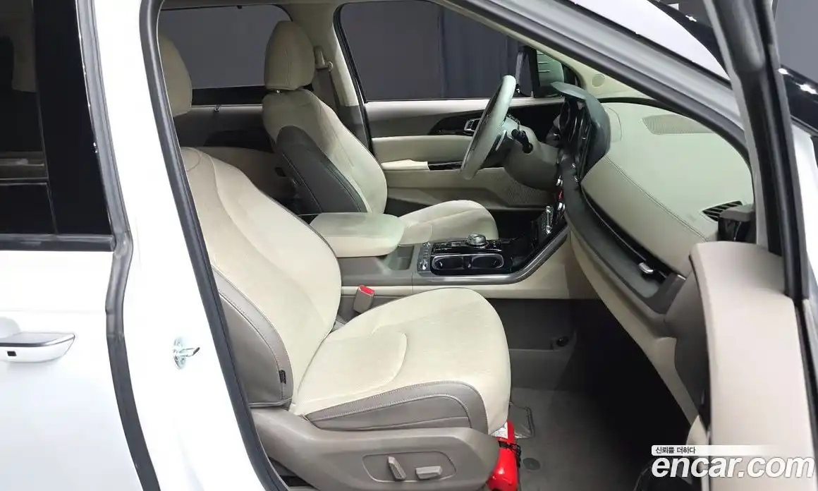 Kia Canival 2023 3.5 Автомат в Москве № 285942, фото 5