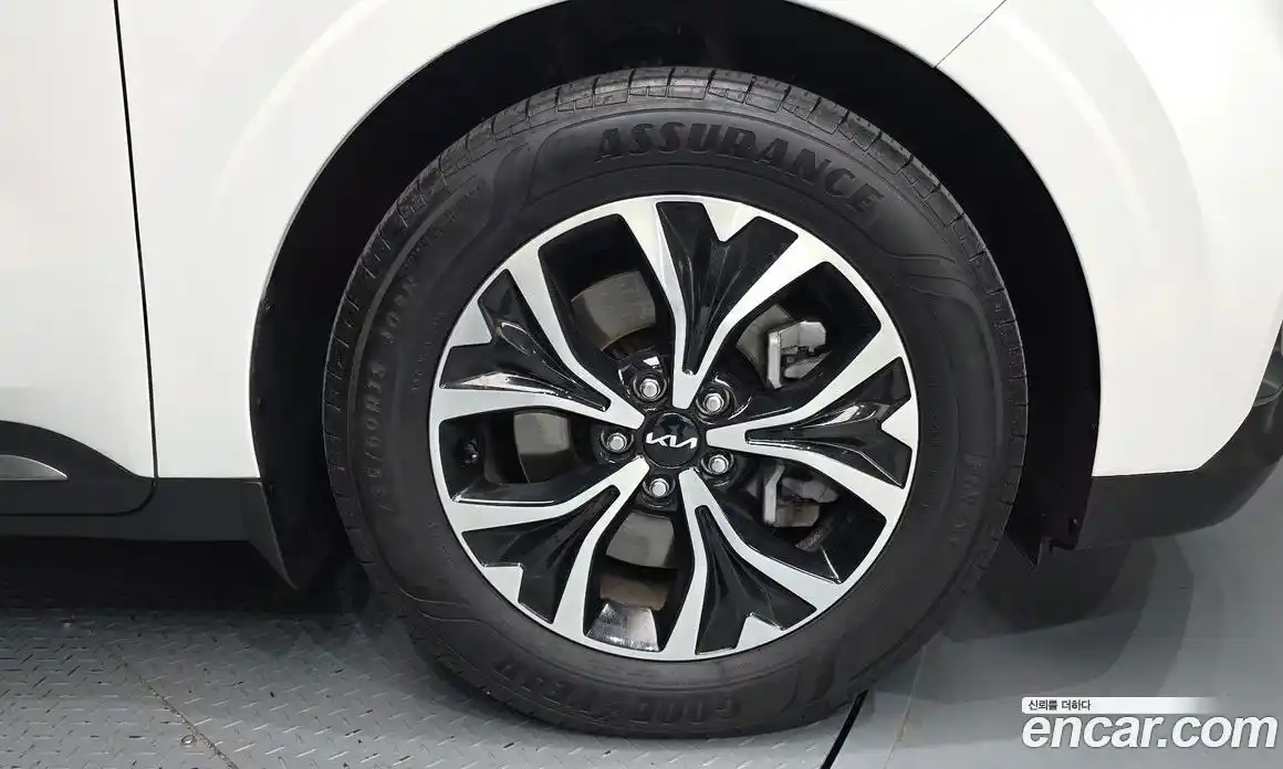 Kia Canival 2023 3.5 Автомат в Москве № 285942, фото 8