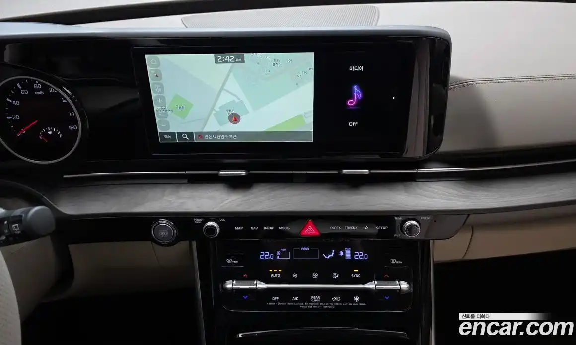 Kia Canival 2023 3.5 Автомат в Москве № 285942, фото 9