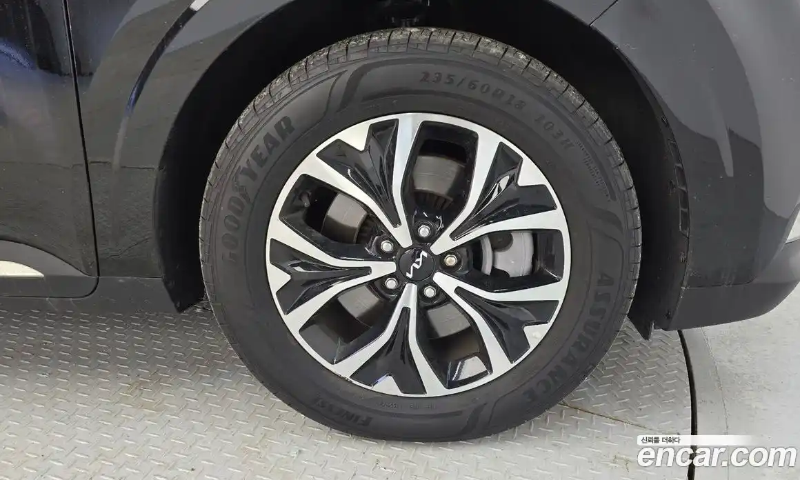 Kia Canival 2023 3.5 Автомат в Москве № 50281, фото 5